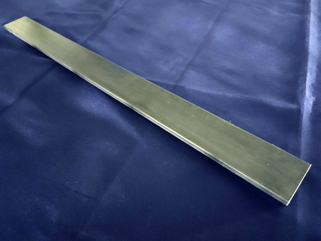 フラットバー切り欠き・穴あけ加工の製作過程 1