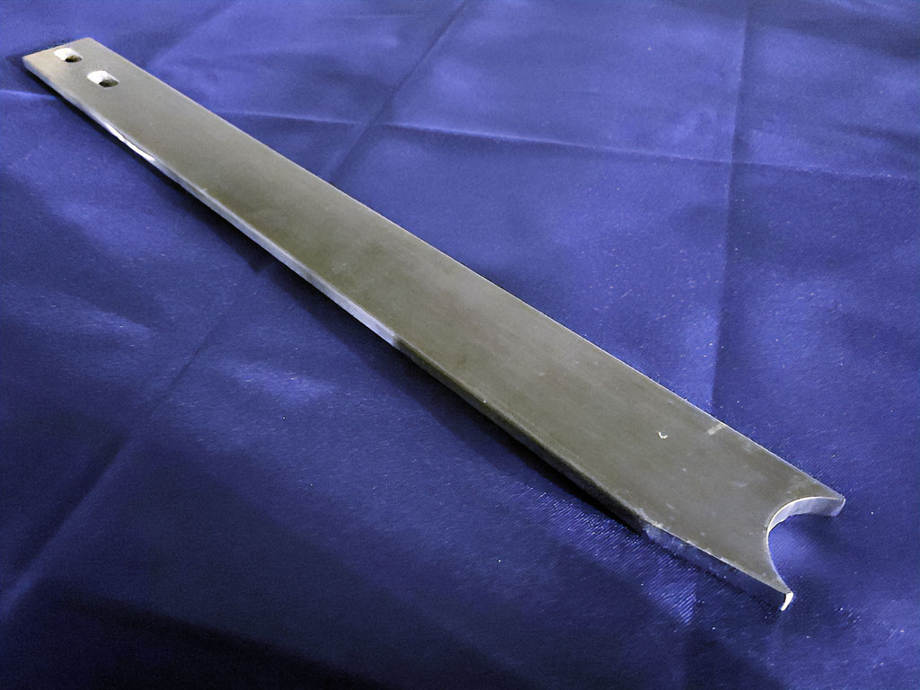 フラットバー切り欠き・穴あけ加工の製作過程 3