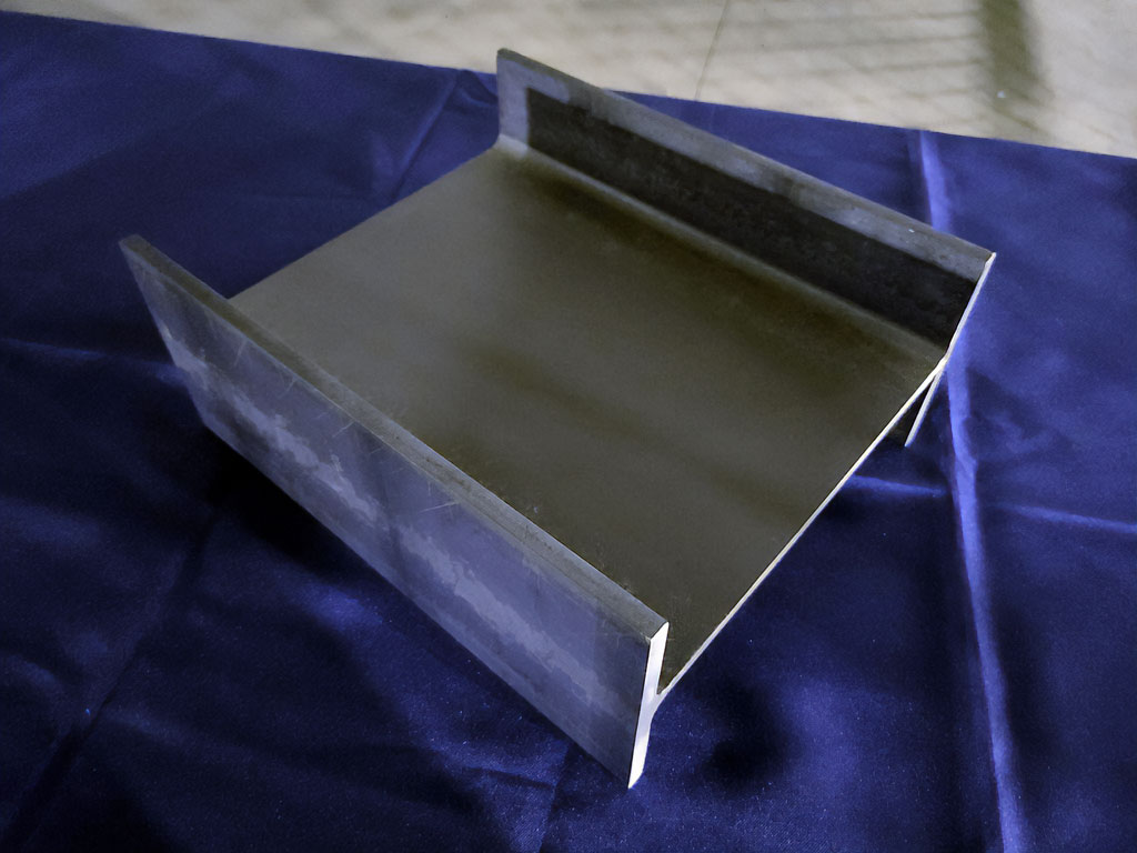 H鋼穴あけ加工の製作過程 1
