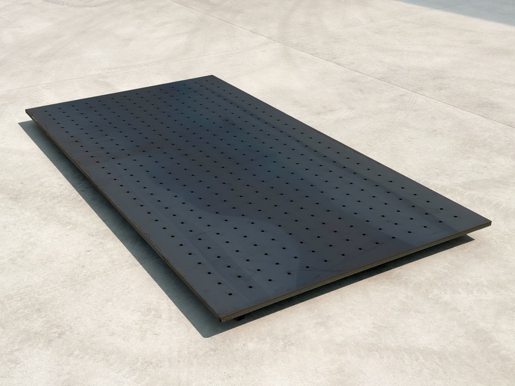 5×10サイズの頑丈な溶接定盤の製作過程 1